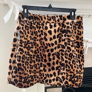 Mcknz boutique- cheetah print skirt - M